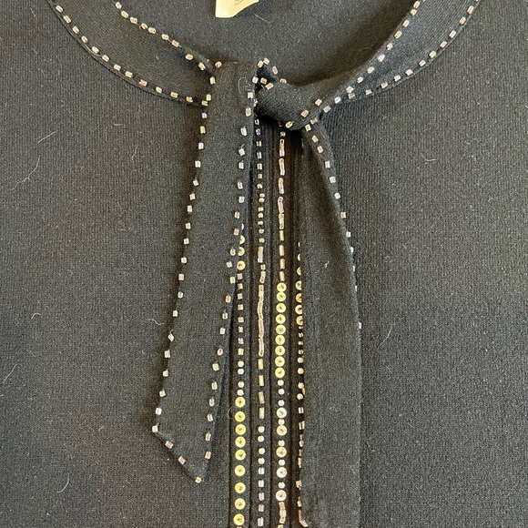 Jones New York  - Plunging V-Neck Sleeveless Blouse. - Picture 3 of 9